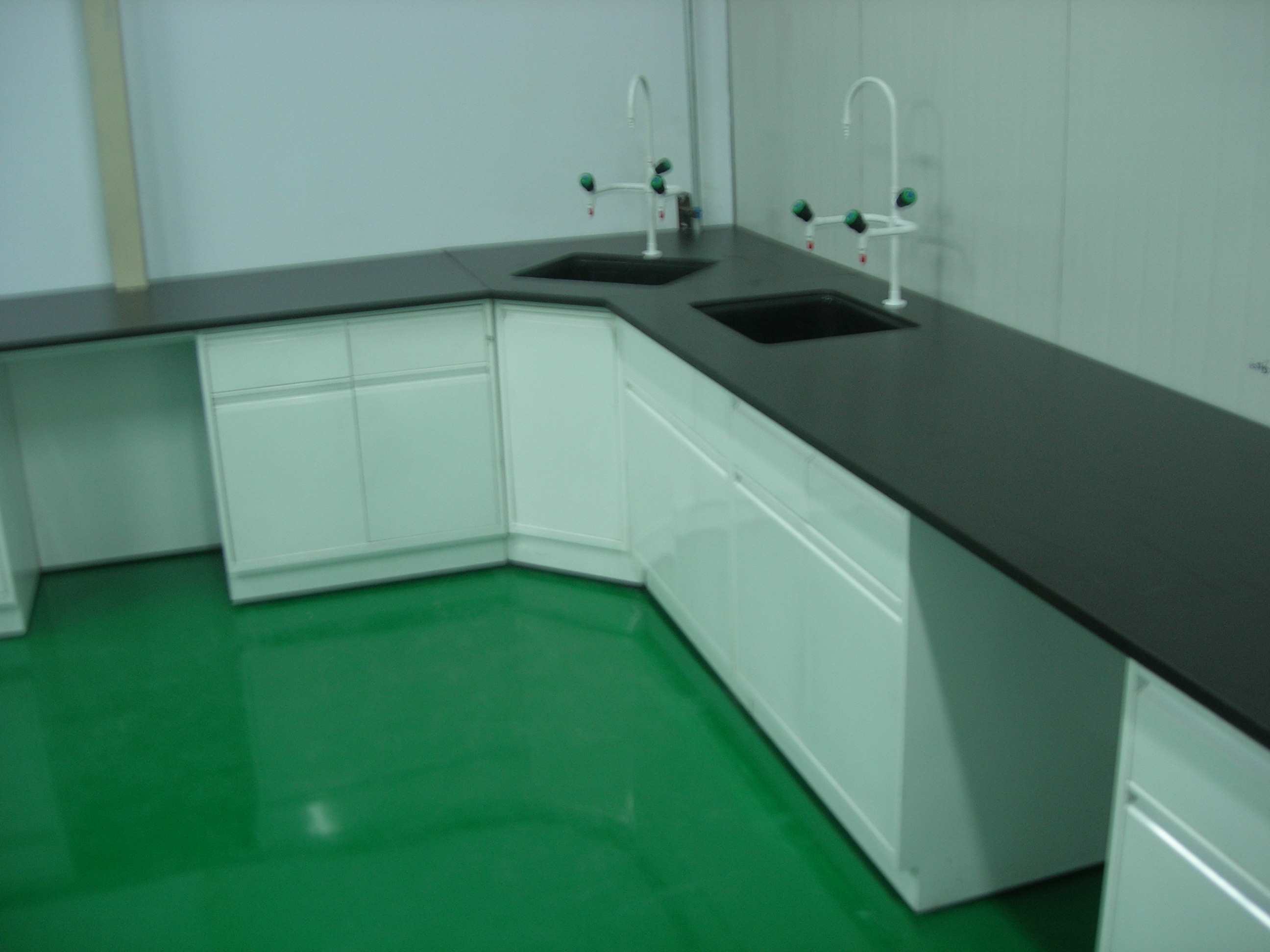 實(shí)驗(yàn)臺邊臺