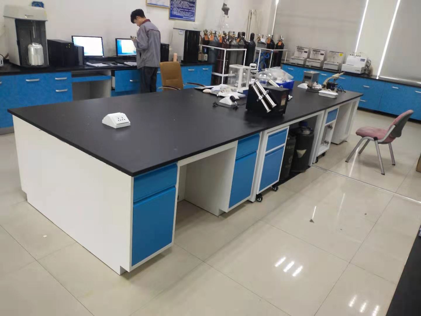 全鋼中央實驗臺 全鋼中央實驗臺