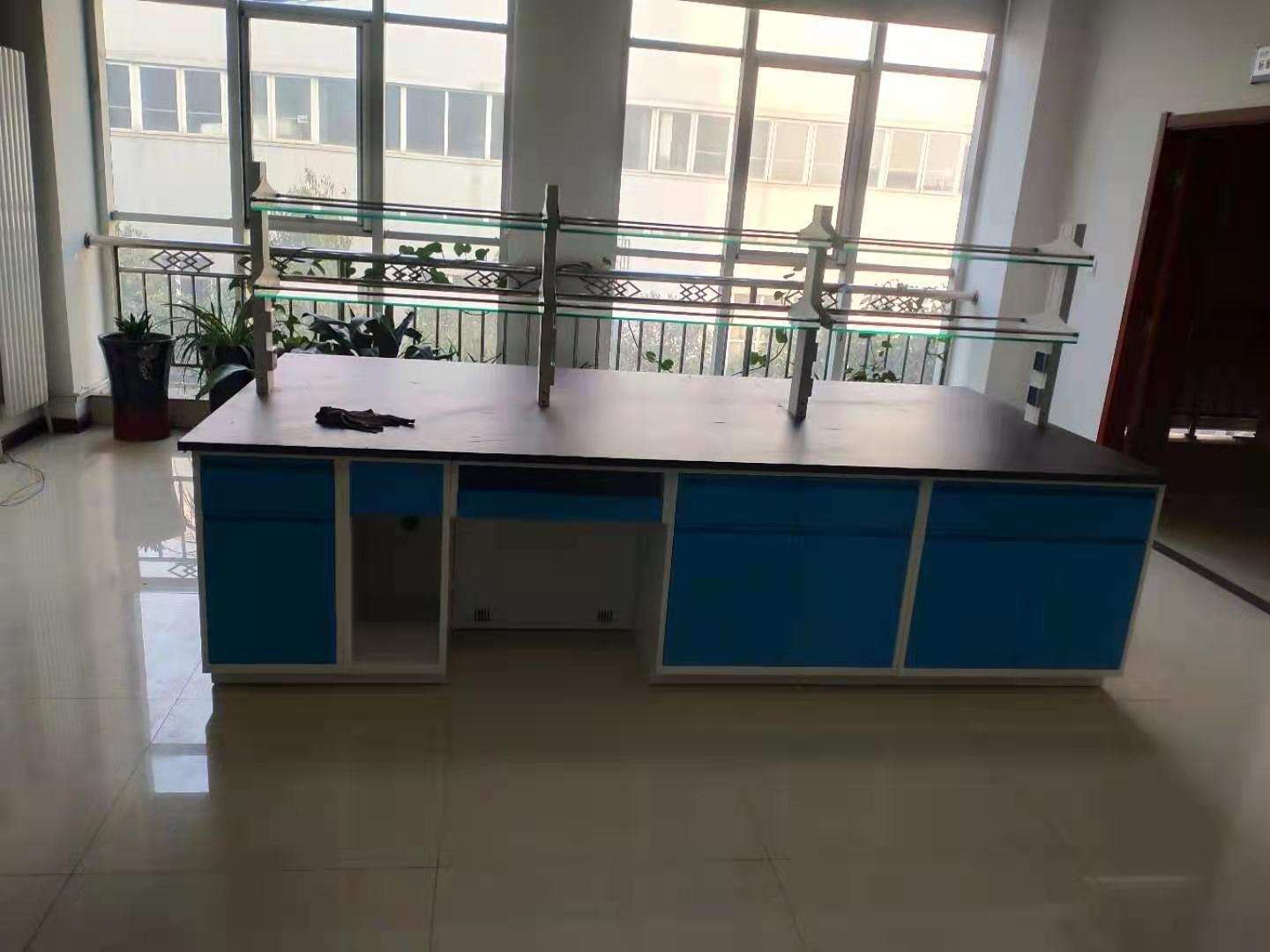 中央實驗臺 中央實驗臺